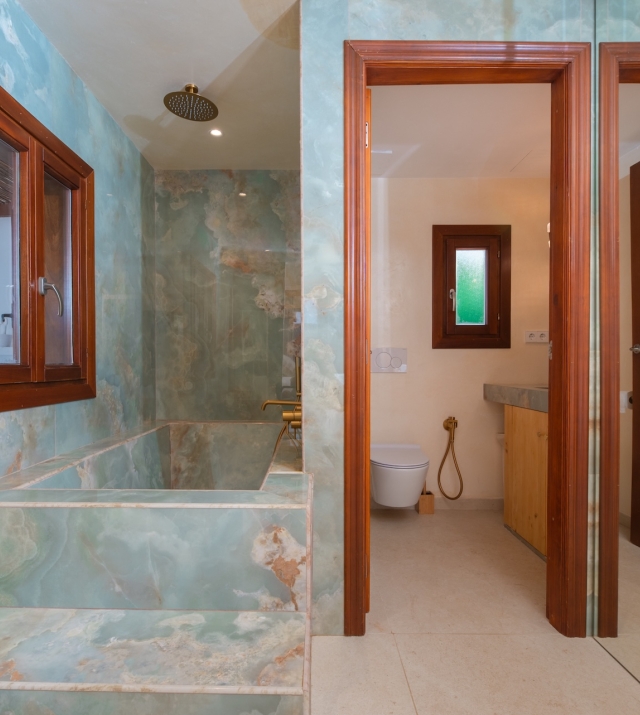 Resa estates Ibiza for sale te koop appartement Santa Gertrudis bathroom.jpg